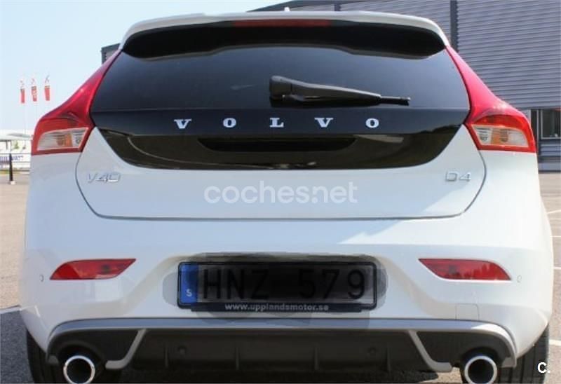 Usado Volvo V40 R-Design Momentum 190 CV (139 kW) 2017 Blanco Berlina