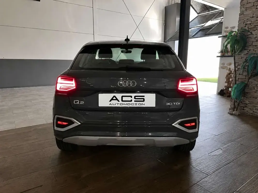 Usado Audi Q2 Advanced Plus 116 CV (85 kW) 2023 Gris / plata SUV