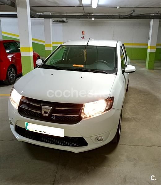 Blanco Usado 2014 Dacia Sandero Lauréate Berlina | 5800 € (Precio justo) - Imagen 1/4