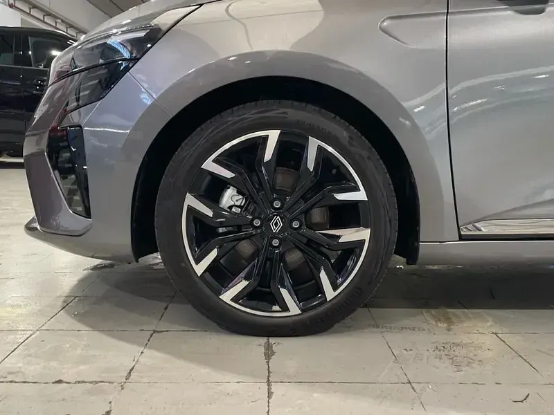 Nuevo Renault Clio V Techno 143 CV (105 kW) 2025 Gris Berlina
