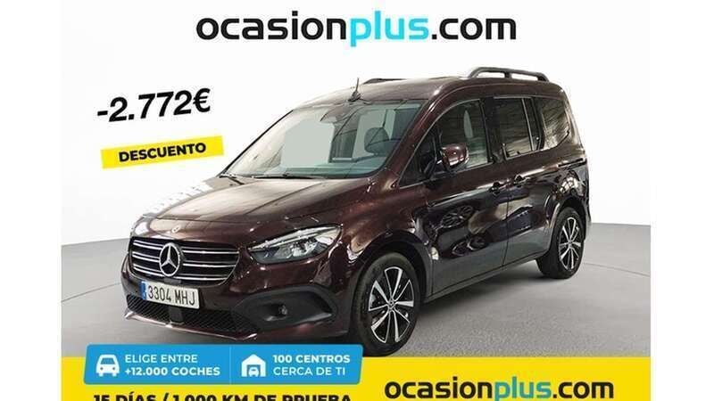 Rojo Usado 2023 Mercedes 180 Berlina | 27.728 € (Buen precio) - Imagen 1/4