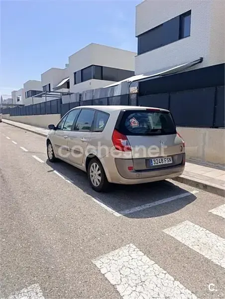 Usado Renault Grand Scénic II Dynamique 130 CV (95 kW) 2007 Beige Monovolumen