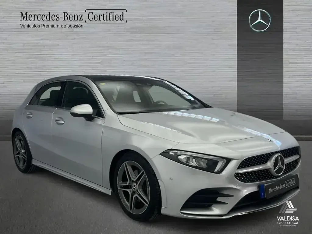 Usado Mercedes A180 AMG line 136 CV (100 kW) 2020 Gris Berlina
