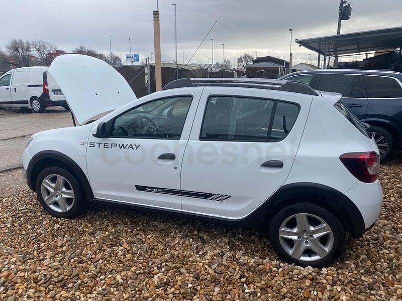 Usado Dacia Sandero Stepway 90 CV (66 kW) 2015 Blanco Berlina