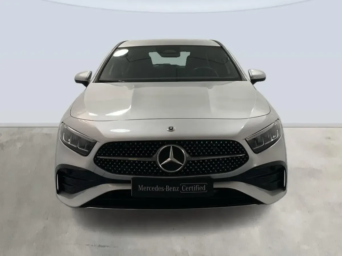Usado Mercedes A200 150 CV (110 kW) 2023 Gris plata