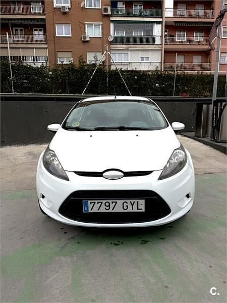 Usado Ford Fiesta Trend 68 CV (50 kW) 2010 Blanco Utilitario