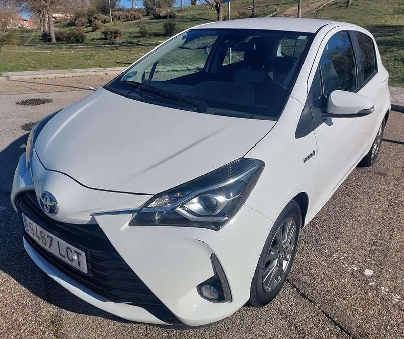 Blanco Usado 2019 Toyota Yaris Hybrid Active Utilitario | 13.190 € (Precio justo) - Imagen 1/4