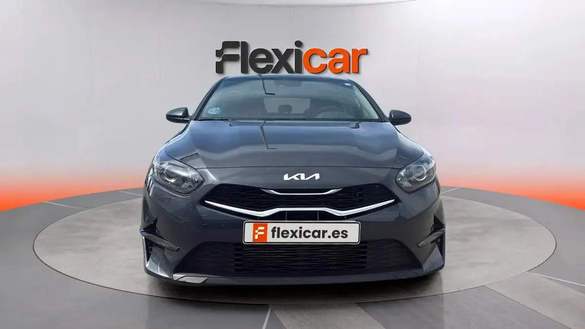 Usado Kia Ceed 136 CV (100 kW) 2023 Gris Utilitario