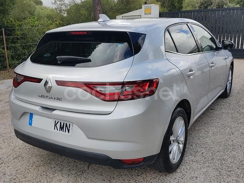 Usado Renault Mégane IV LIMITED 100 CV (73 kW) 2018 Gris / plata Berlina