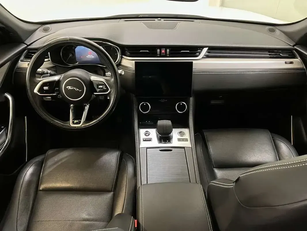 Usado Jaguar F-Pace R-Dynamic 204 CV (150 kW) 2022 Blanco SUV