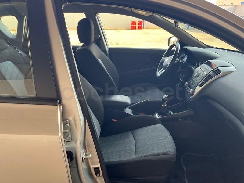 Usado Kia Ceed Plus 90 CV (66 kW) 2012 Gris / plata Utilitario