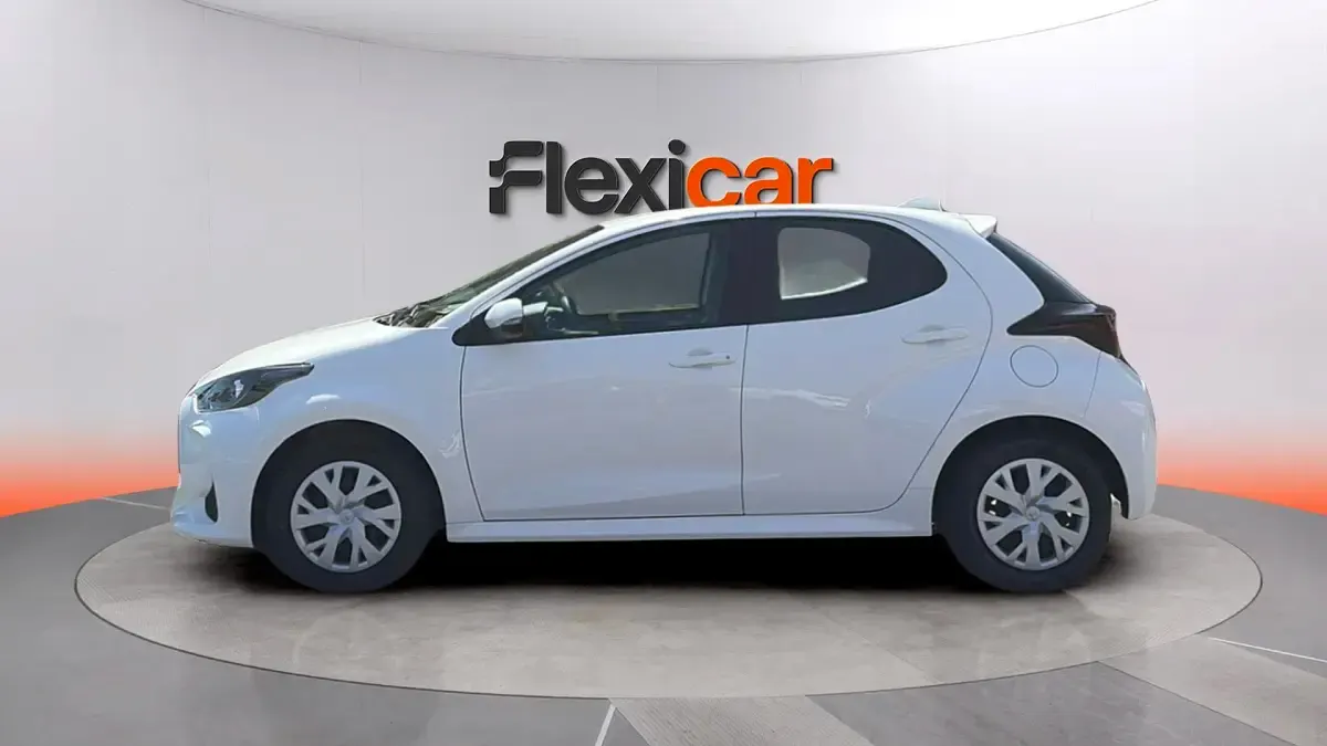 Usado Toyota Yaris 72 CV (52 kW) 2023 Blanco Utilitario