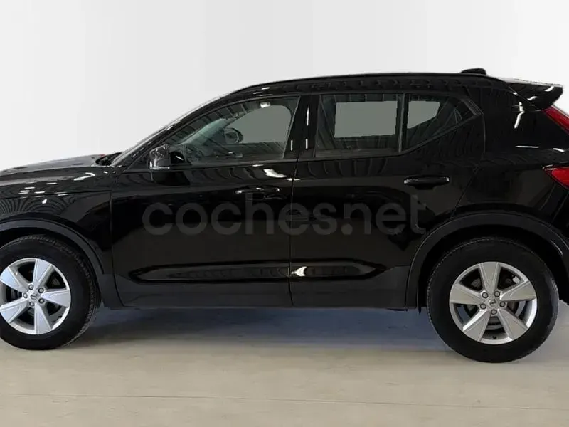 Begagnad Volvo XC40 Core 129 HK (94 kW) 2023 Svart SUV