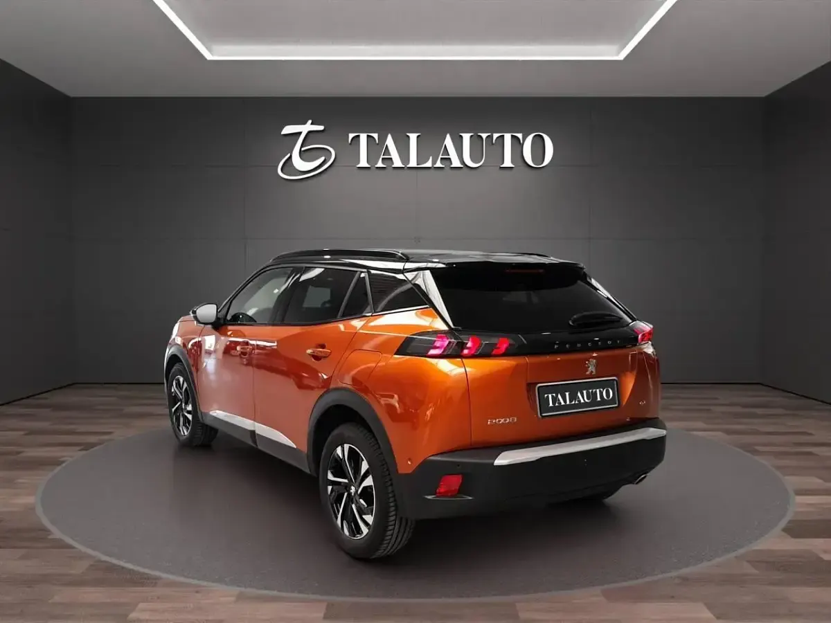 Usado Peugeot 2008 GT 130 CV (95 kW) 2021 Naranja SUV