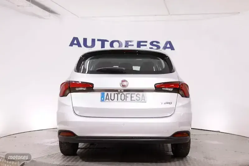 Usado Fiat Tipo 120 CV (88 kW) 2018 Plateado Familiar