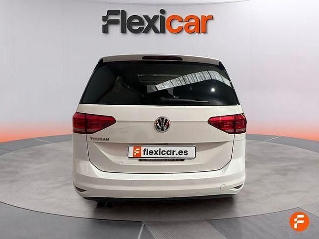 Usado VW Touran Advance 150 CV (110 kW) 2019 Blanco Monovolumen