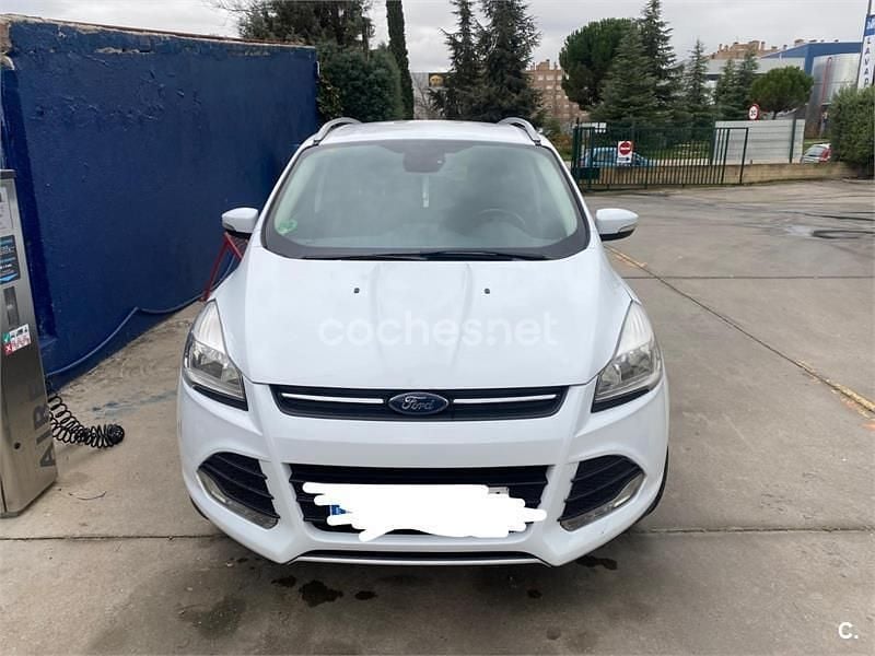 Usado Ford Kuga Trend 120 CV (88 kW) 2016 Blanco SUV