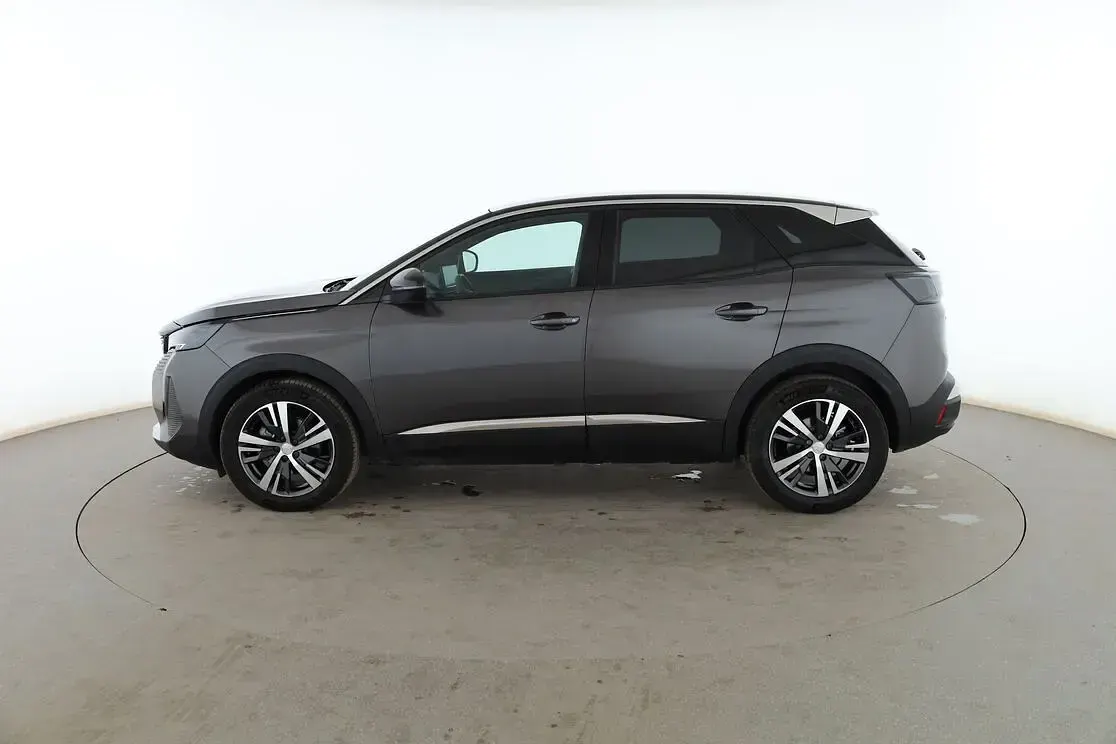 Usado Peugeot 3008 Allure 136 CV (100 kW) 2024 Gris SUV