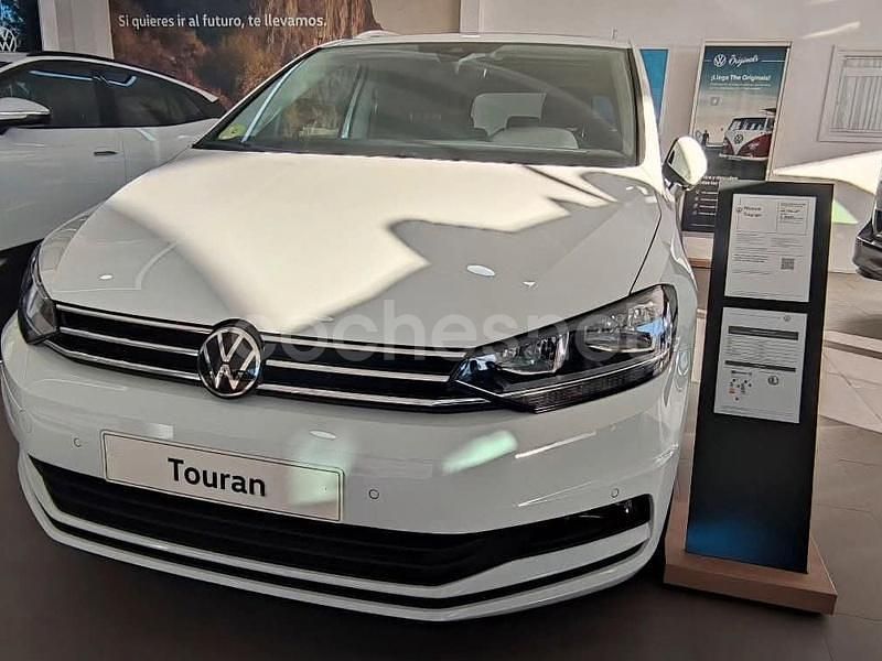 Usado VW Touran 122 CV (89 kW) 2024 Blanco Monovolumen