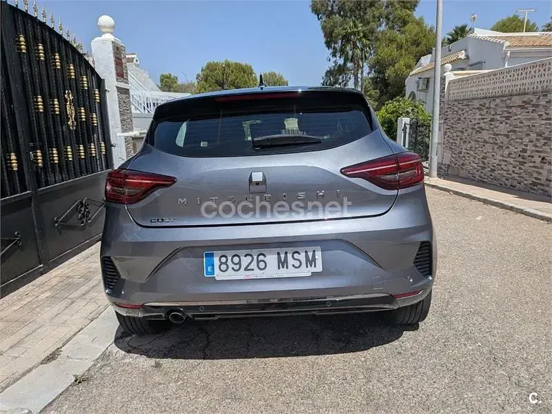 Usado Mitsubishi Colt 90 CV (66 kW) 2024 Gris / plata Utilitario