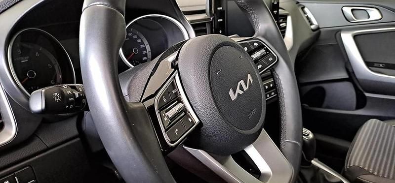 Usado Kia Ceed 136 CV (100 kW) 2024 Rojo Utilitario