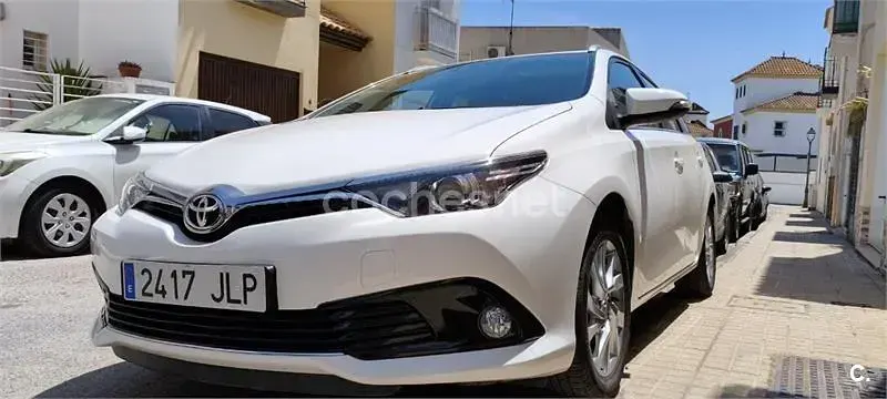 Usado Toyota Auris Active 116 CV (85 kW) 2016 Blanco Familiar