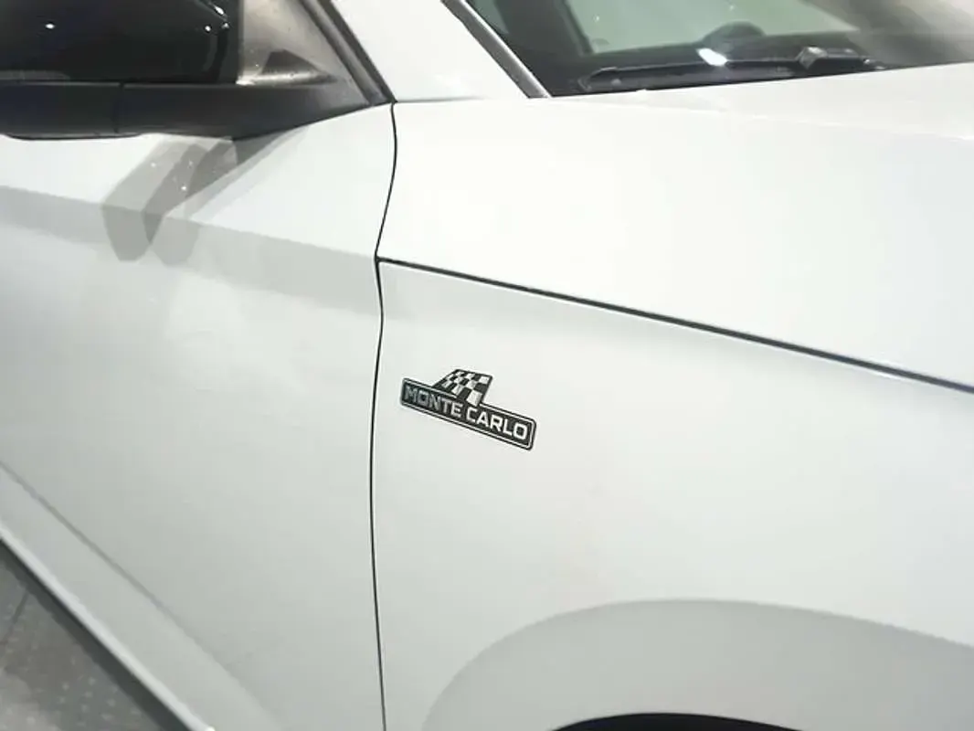 Usado Skoda Scala Monte Carlo 116 CV (85 kW) 2025 Blanco Utilitario
