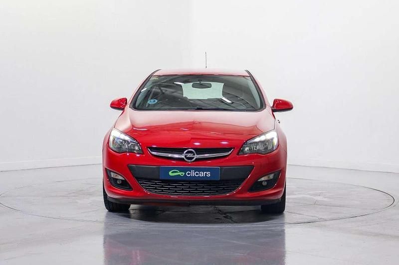 Usado Opel Astra Excellence 110 CV (80 kW) 2015 Rojo Utilitario