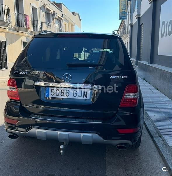 Negro Usado 2009 Mercedes ML320 SUV | 19.000 € - Imagen 1/4