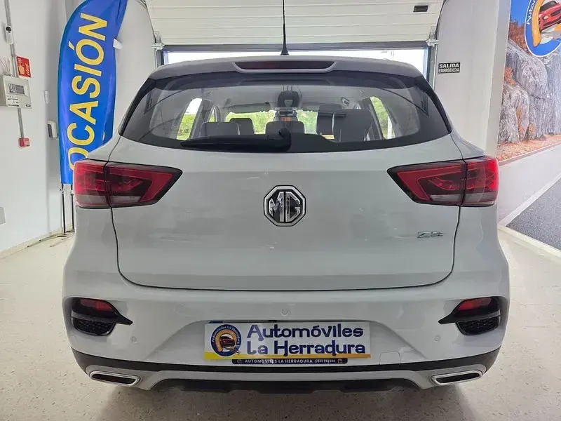 Usado MG ZS Luxury 106 CV (77 kW) 2022 Blanco SUV