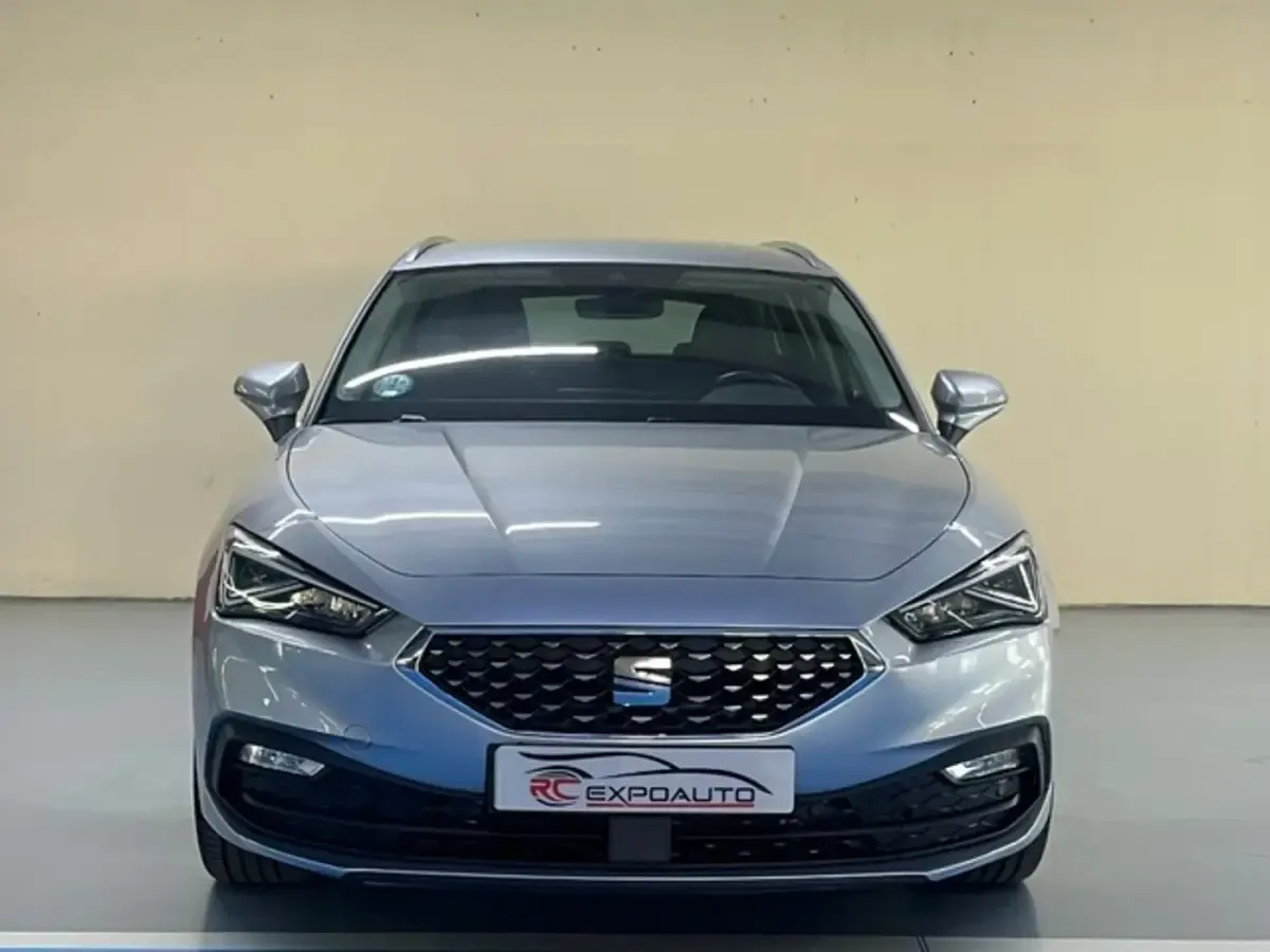 Usado Seat Leon XCELLENCE 150 CV (110 kW) 2022 Gris Familiar