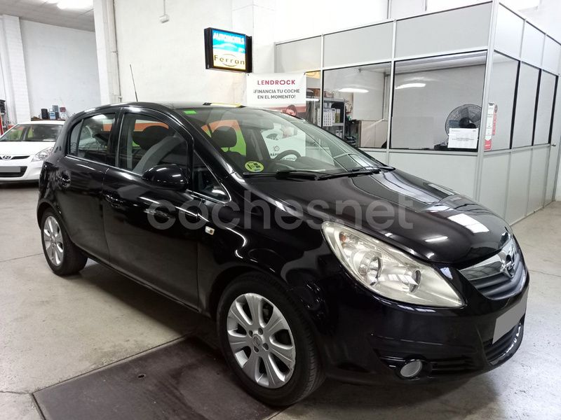 Usado Opel Corsa Essentia 75 CV (55 kW) 2008 Negro Berlina