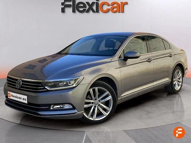 Usado VW Passat Advance 150 CV (110 kW) 2018 Gris Berlina