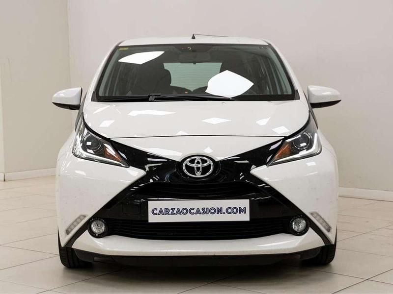 Usado Toyota Aygo X-play 72 CV (52 kW) 2018 Blanco Utilitario