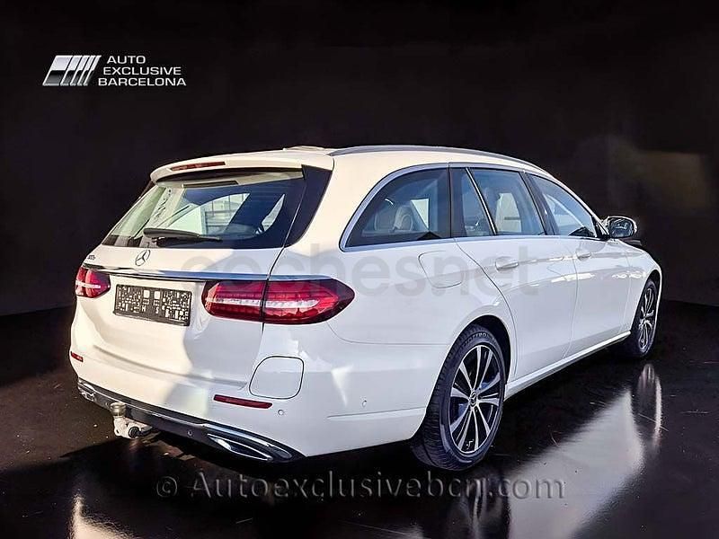 Usado Mercedes E300 320 CV (235 kW) 2021 Blanco Familiar