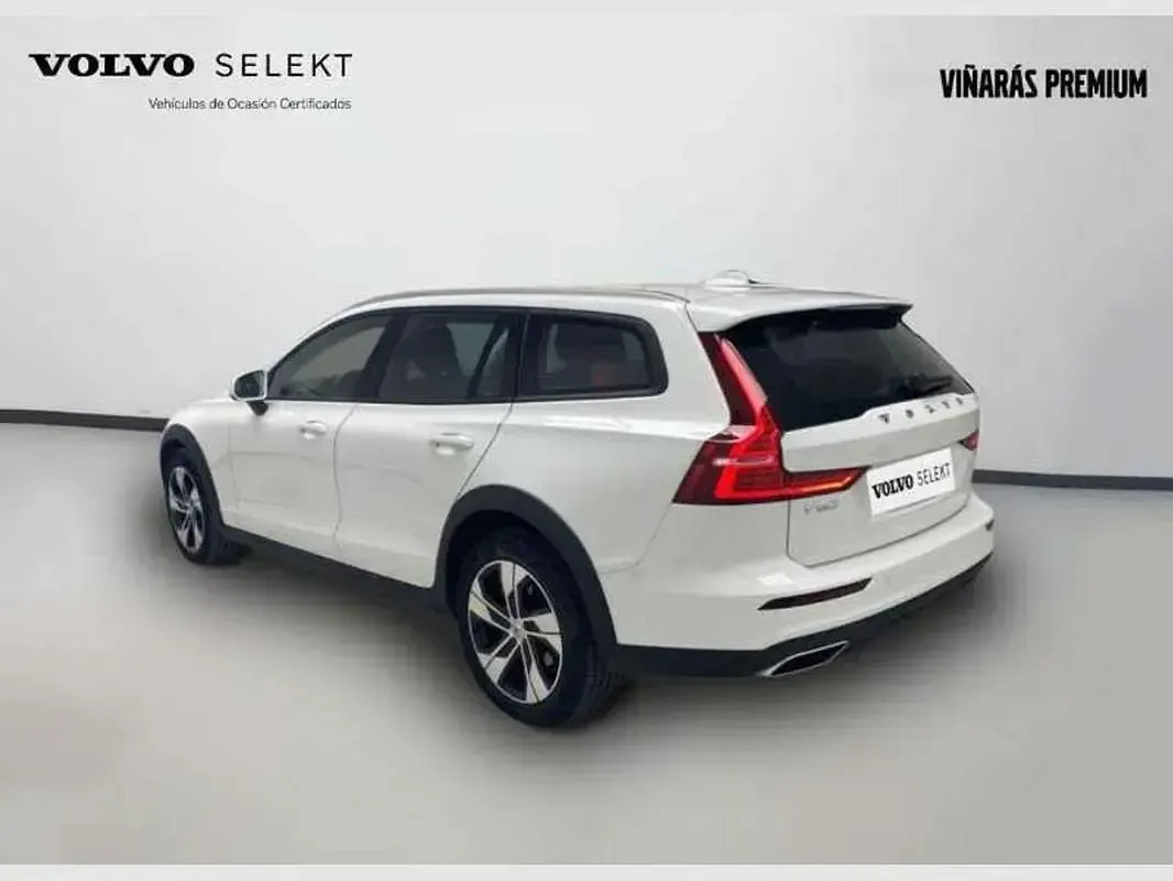 Usado Volvo V60 CC 197 CV (144 kW) 2021 Blanco Familiar