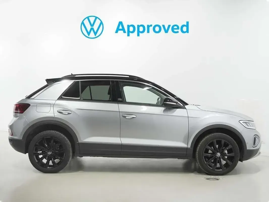 Usado VW T-Roc 110 CV (80 kW) 2023 Gris / plata SUV