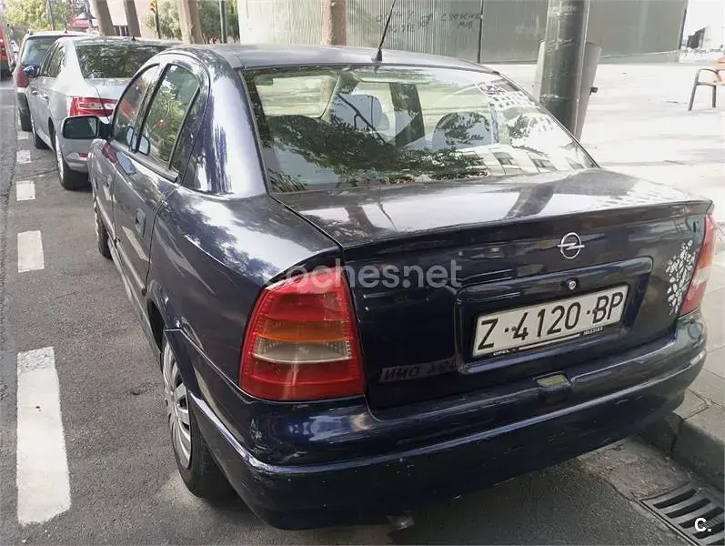 Usado Opel Astra Comfort 82 CV (60 kW) 2001 Azul Berlina
