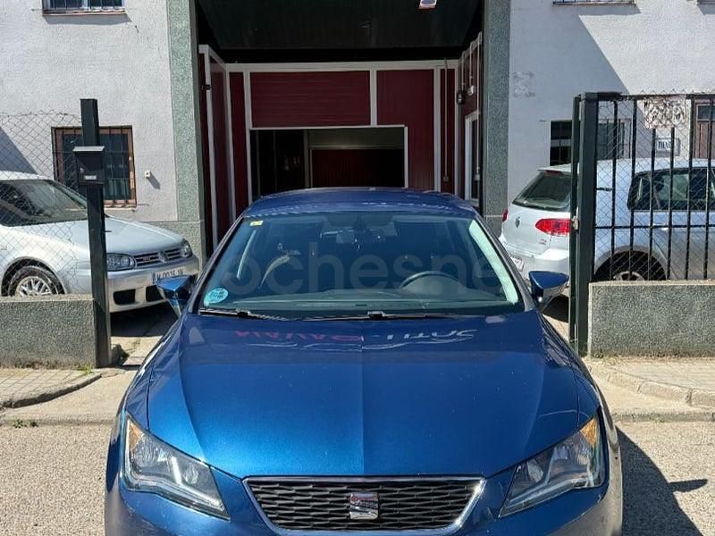 Usado Seat Leon Ecomotive 110 CV (80 kW) 2016 Azul Berlina