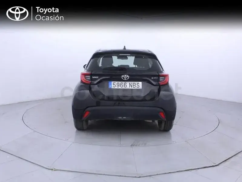Usado Toyota Yaris Hybrid Active 116 CV (85 kW) 2025 Negro Berlina