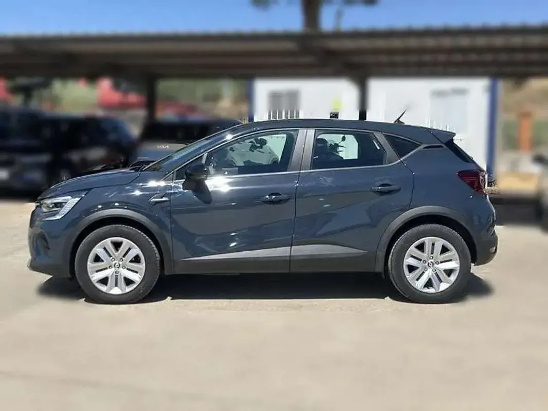 Usado Renault Captur Zen 140 CV (102 kW) 2023 Gris SUV