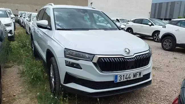 Usado Skoda Karoq Ambition 116 CV (85 kW) 2023 Blanco SUV