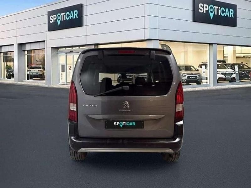 Käytetty Peugeot Rifter Allure 131 HP (96 kW) 2022 Hopea Tila-auto