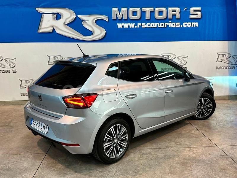 Usado Seat Ibiza XCELLENCE 110 CV (80 kW) 2021 Gris / plata Berlina