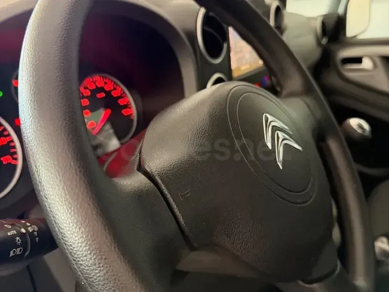 Usado Citroën Berlingo XTR 100 CV (73 kW) 2016 Gris / plata Monovolumen
