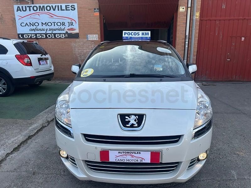 Usado Peugeot 5008 Allure 115 CV (84 kW) 2013 Blanco Monovolumen