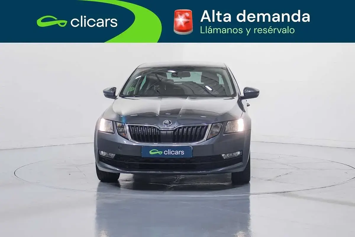 Usado Skoda Octavia Ambition 116 CV (85 kW) 2019 Gris Utilitario