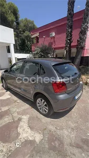 Usado VW Polo 90 CV (66 kW) 2017 Gris / plata Berlina