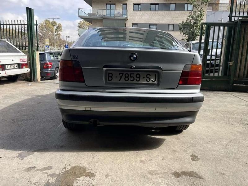 Usado BMW 316 99 CV (72 kW) 1996 Plateado Berlina