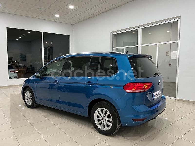 Usado VW Touran Advance 115 CV (84 kW) 2019 Azul Monovolumen